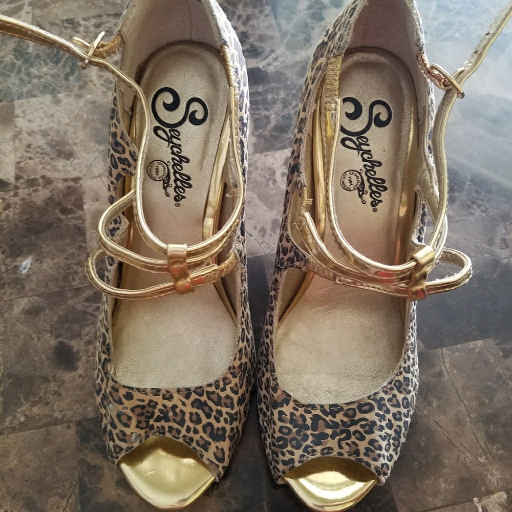 Seychelles Peep toe heels